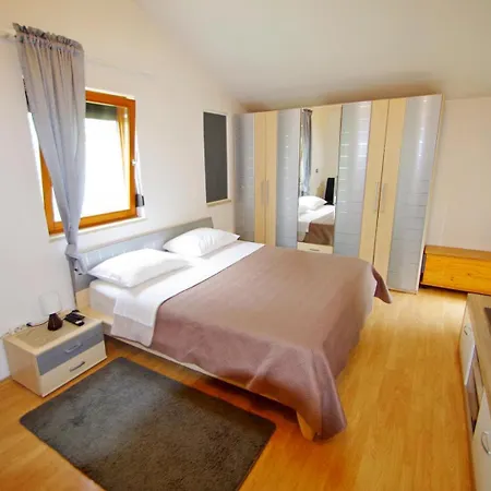 Feriehus House Nena Pula