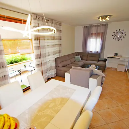 בית נופש House Nena