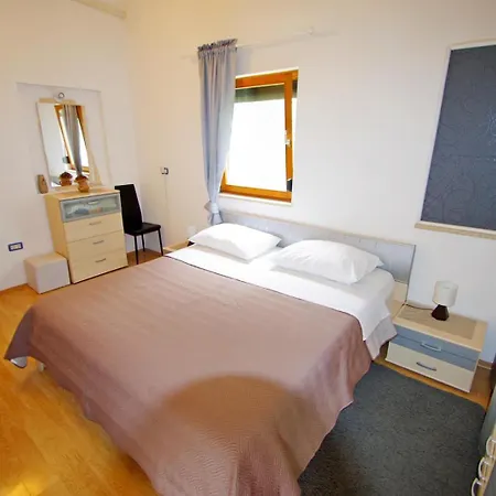 House Nena * Πούλα